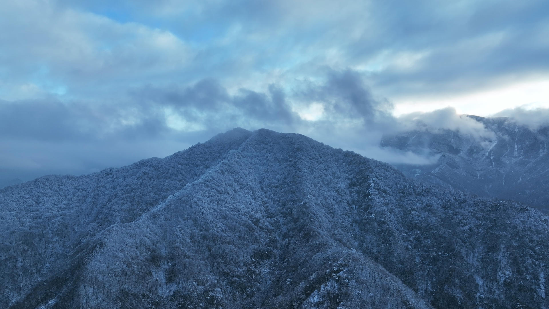 冬季江西旅游5A级网红庐山景区山峰云海雪景4k素材视频的预览图