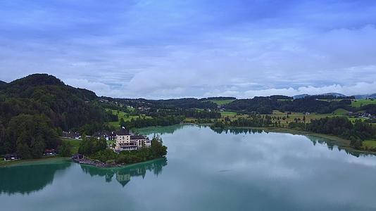 令人惊叹的奥斯特里亚湖富施尔湖风景视频的预览图