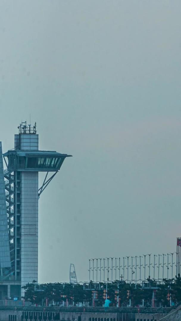 青岛奥帆中心灯塔的延迟日出视频的预览图