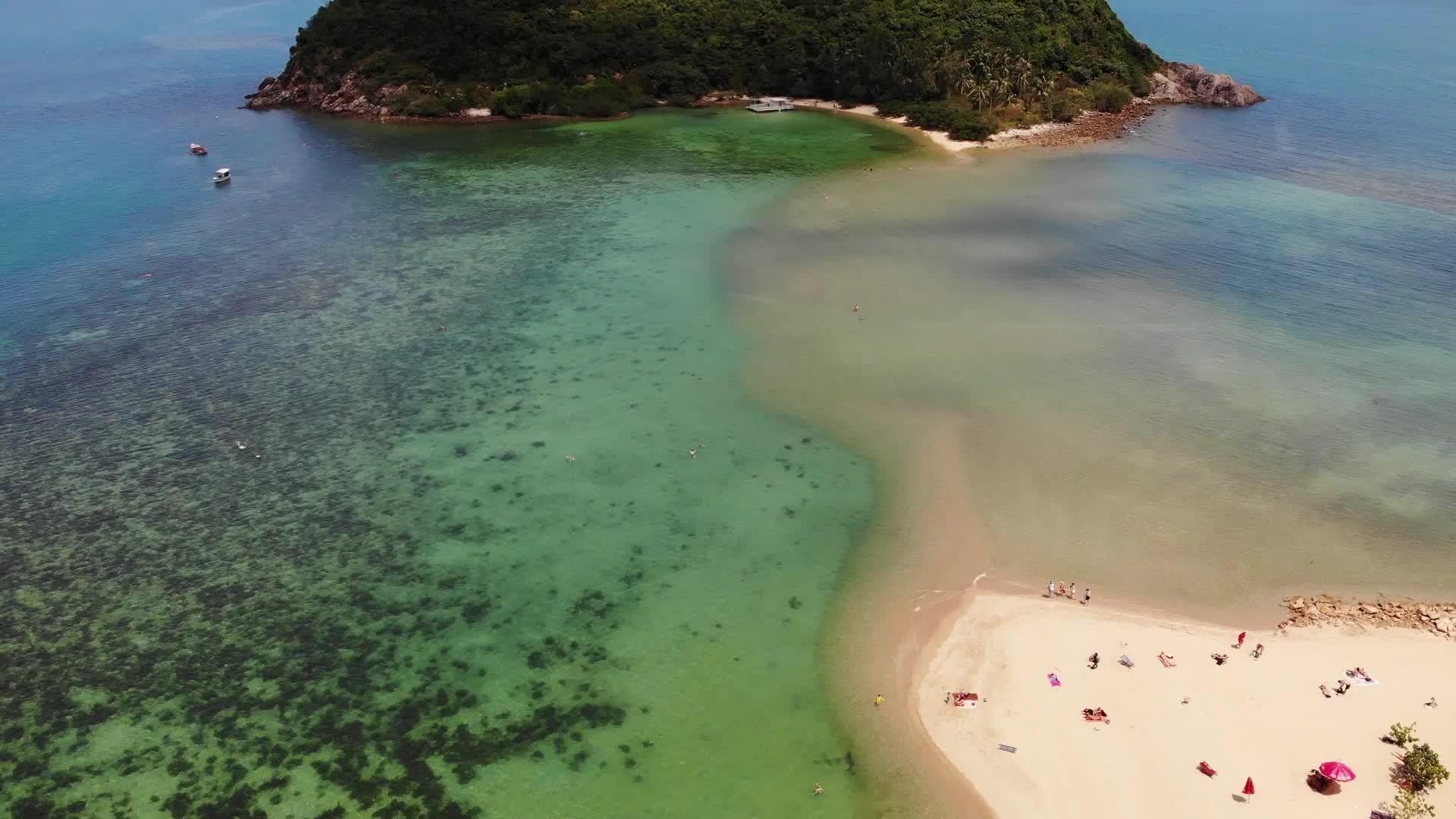 空中无人机查看泰国帕岸岛小马岛的异国情调海岸全景视频的预览图