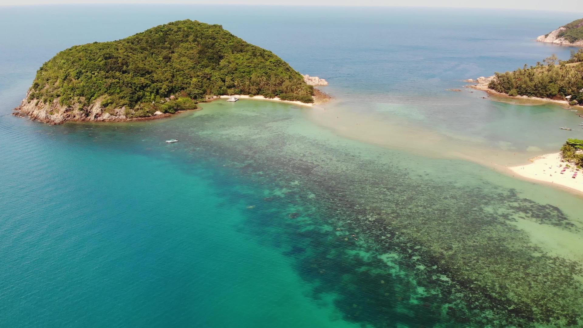 空中无人机查看泰国帕岸岛小马岛的异国情调海岸全景视频的预览图