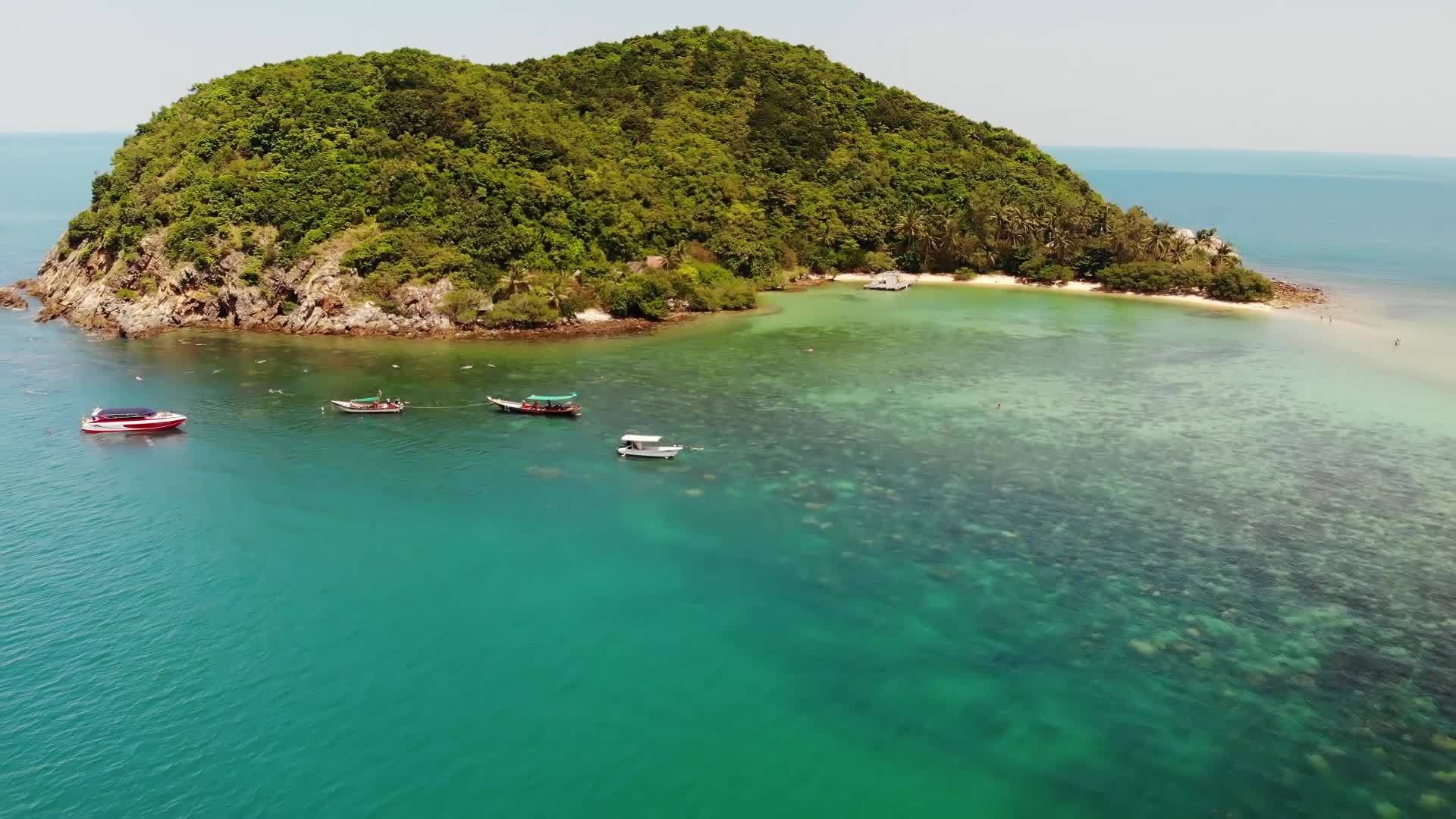 空中无人机查看泰国帕岸岛小马岛的异国情调海岸全景视频的预览图