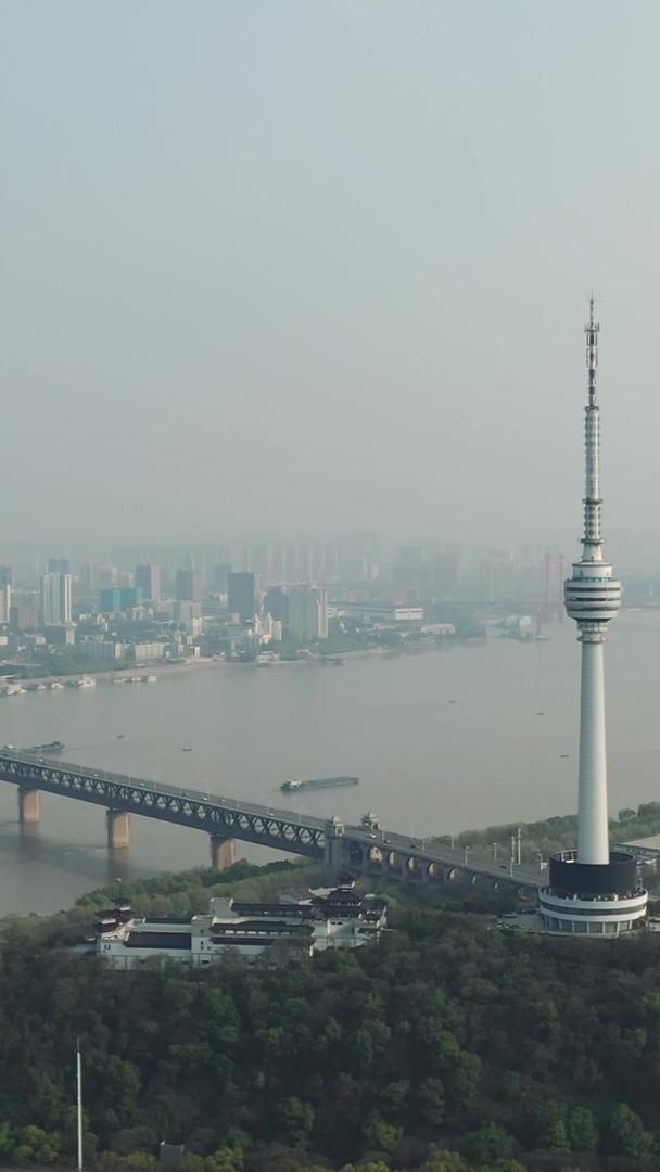 武汉长江大桥电视塔航拍万里长江第一桥视频的预览图