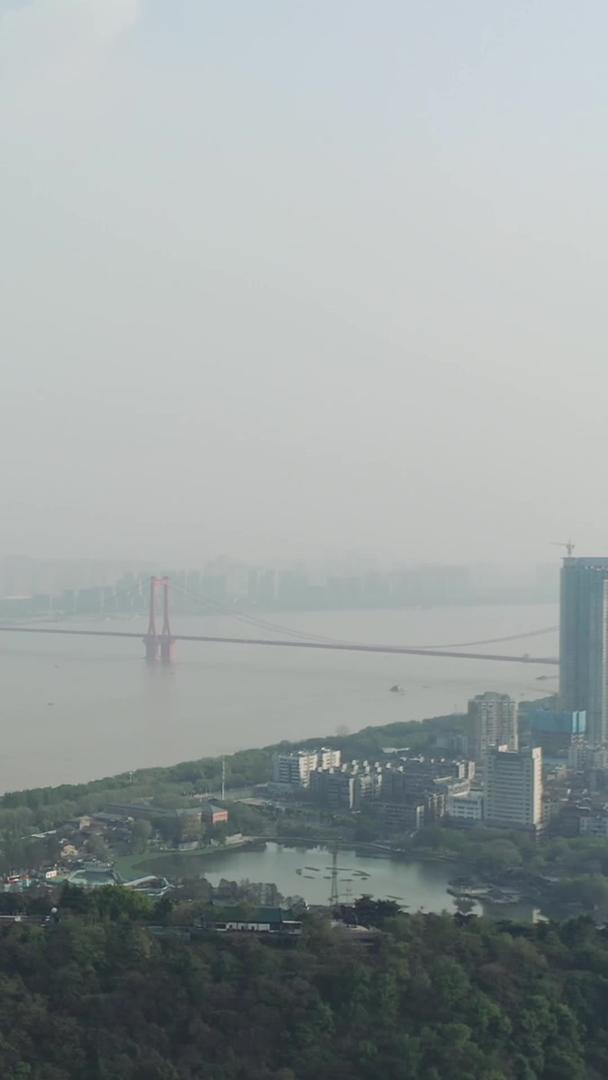 武汉长江大桥电视塔航拍万里长江第一桥视频的预览图
