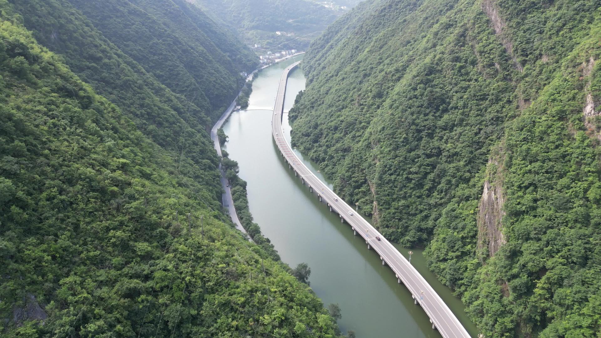 湖北兴山昭兴中国最美的水上公路航拍视频的预览图