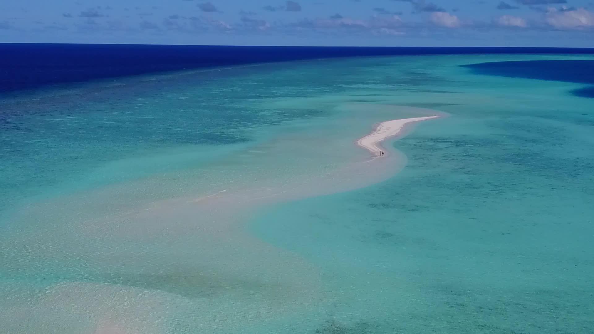 异国情调的海景海滩在空中航行视频的预览图