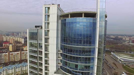 玻璃摩天大楼位于市中心视频的预览图
