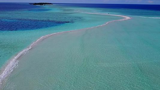 白沙背景蓝绿色绿色海洋热带海滩航行无人机海上景观视频的预览图