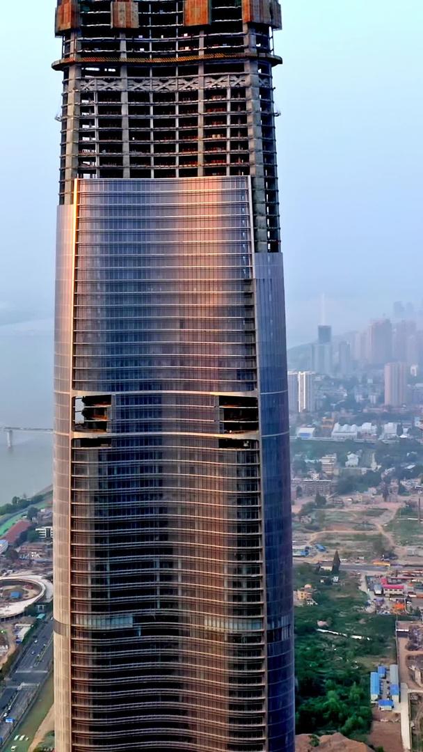 天际线航拍武汉606大厦视频的预览图