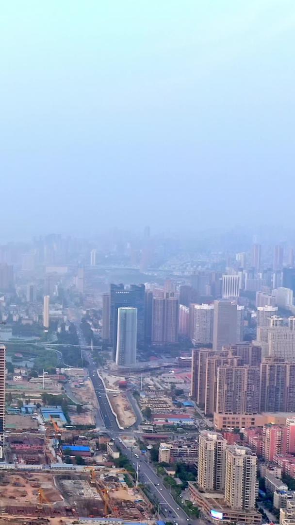天际线航拍武汉606大厦视频的预览图