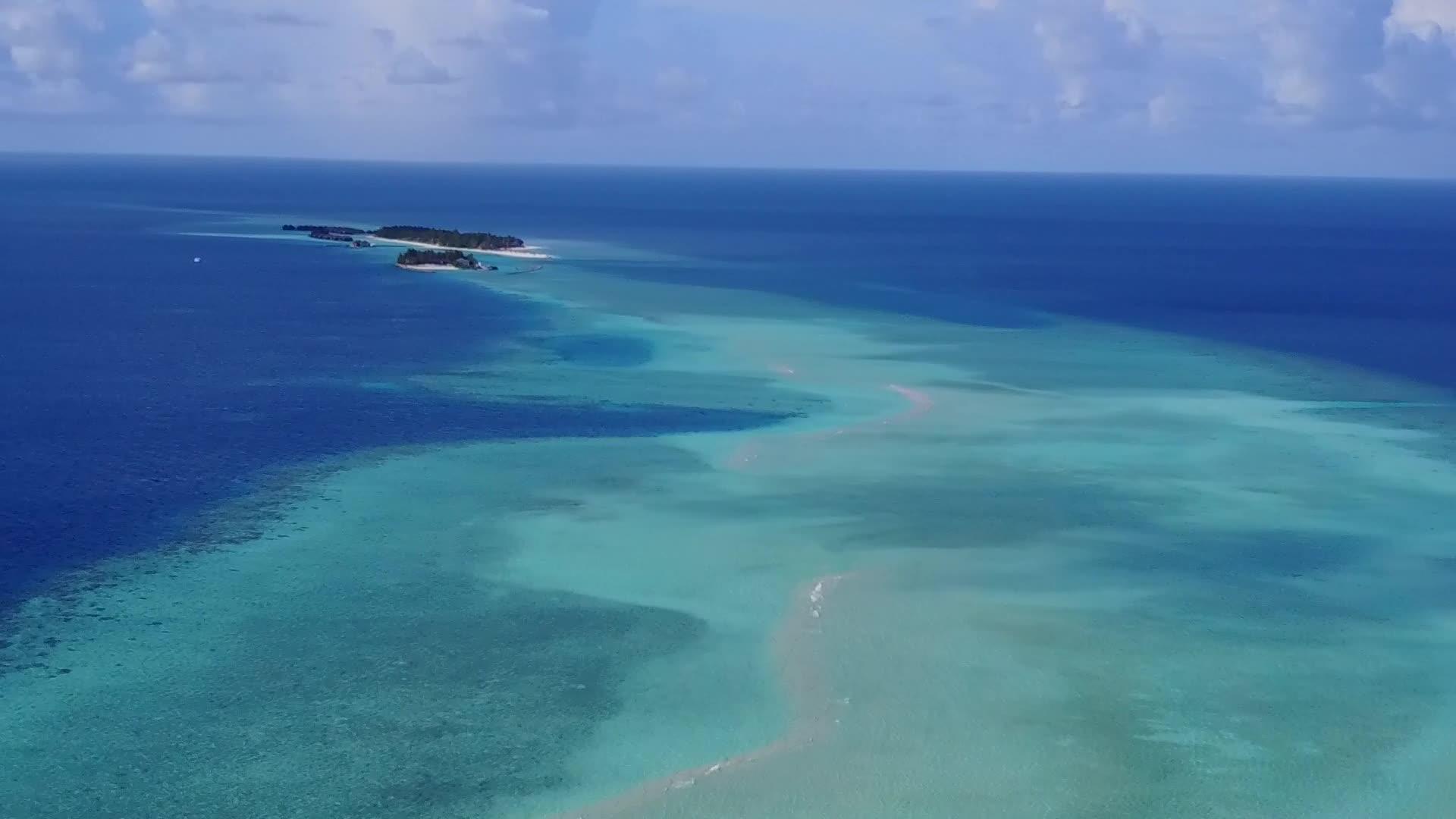 白沙背景透明海洋海洋海洋海无人机景观视频的预览图