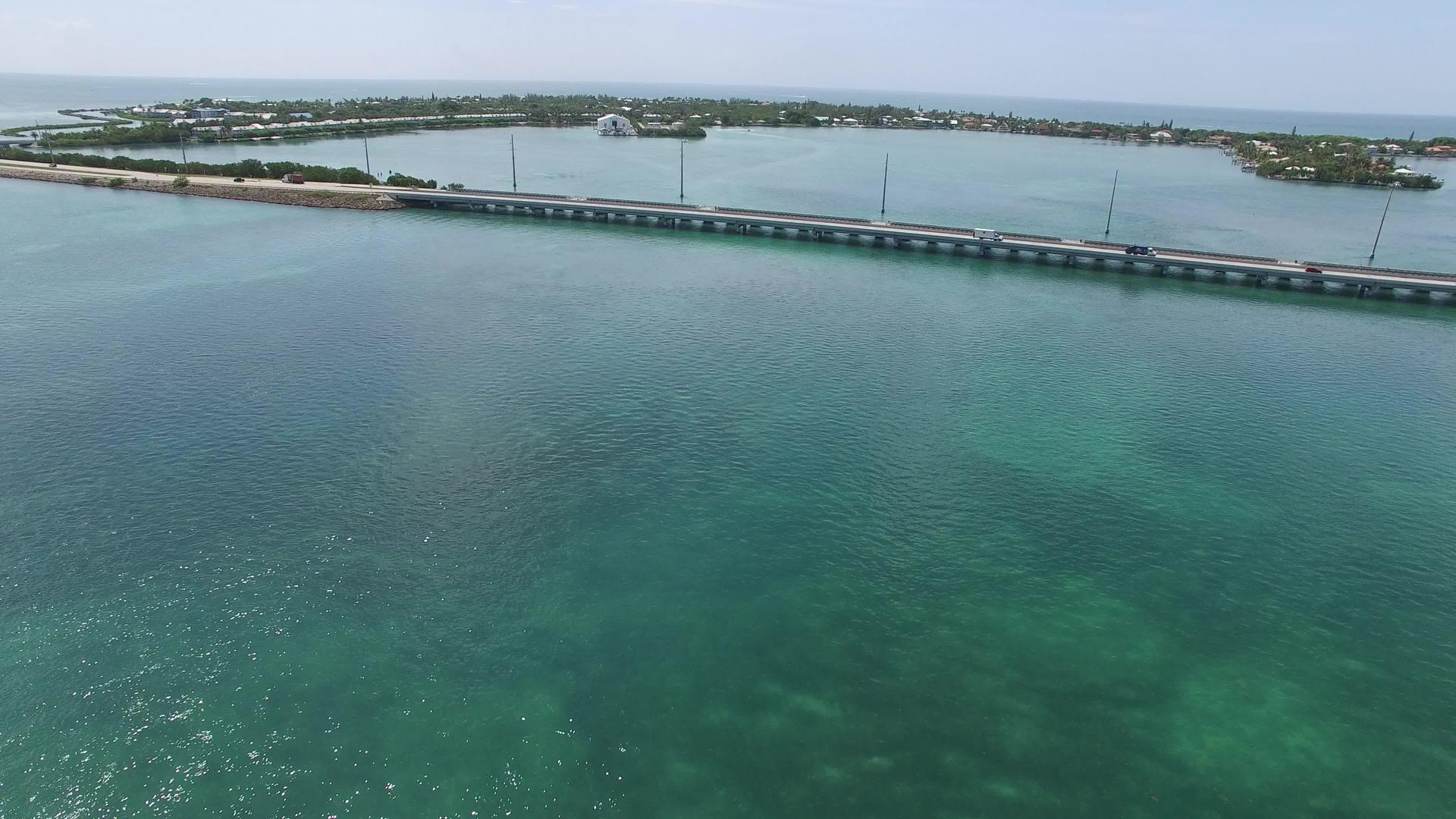 桥的空中视图视频的预览图
