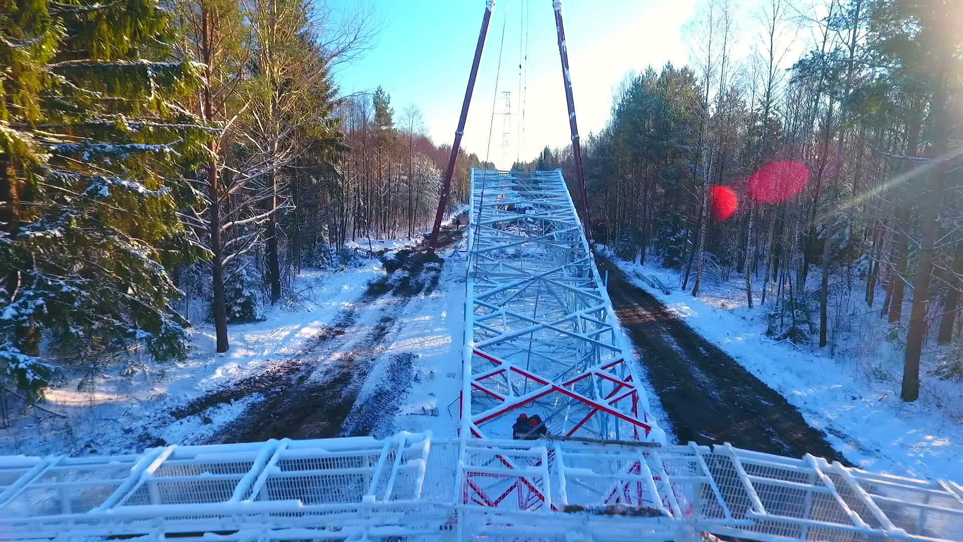 冬季森林用电高压线塔视频的预览图