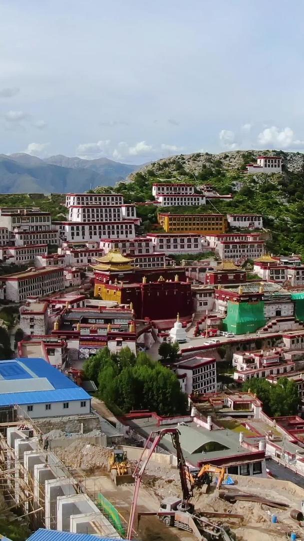 甘丹寺景区视频是西藏拉萨三大寺庙之一视频的预览图