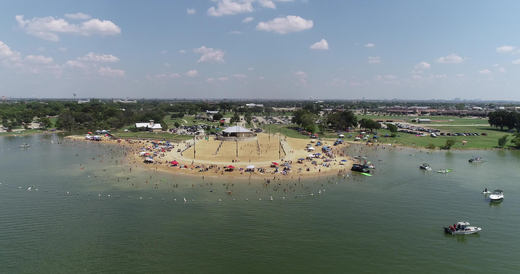 小精灵公园在德克萨斯州莱维斯维尔湖的空中视频视频的预览图