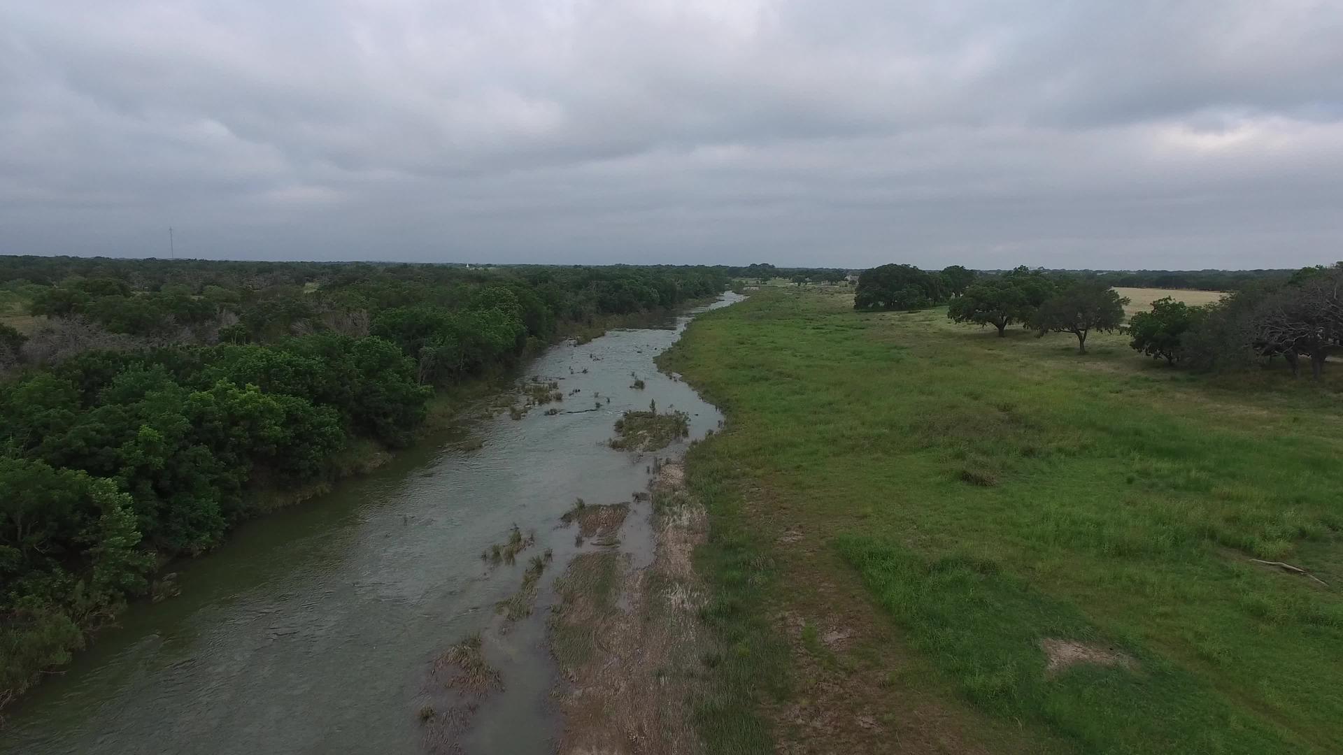 Pedernales河空中录像视频的预览图