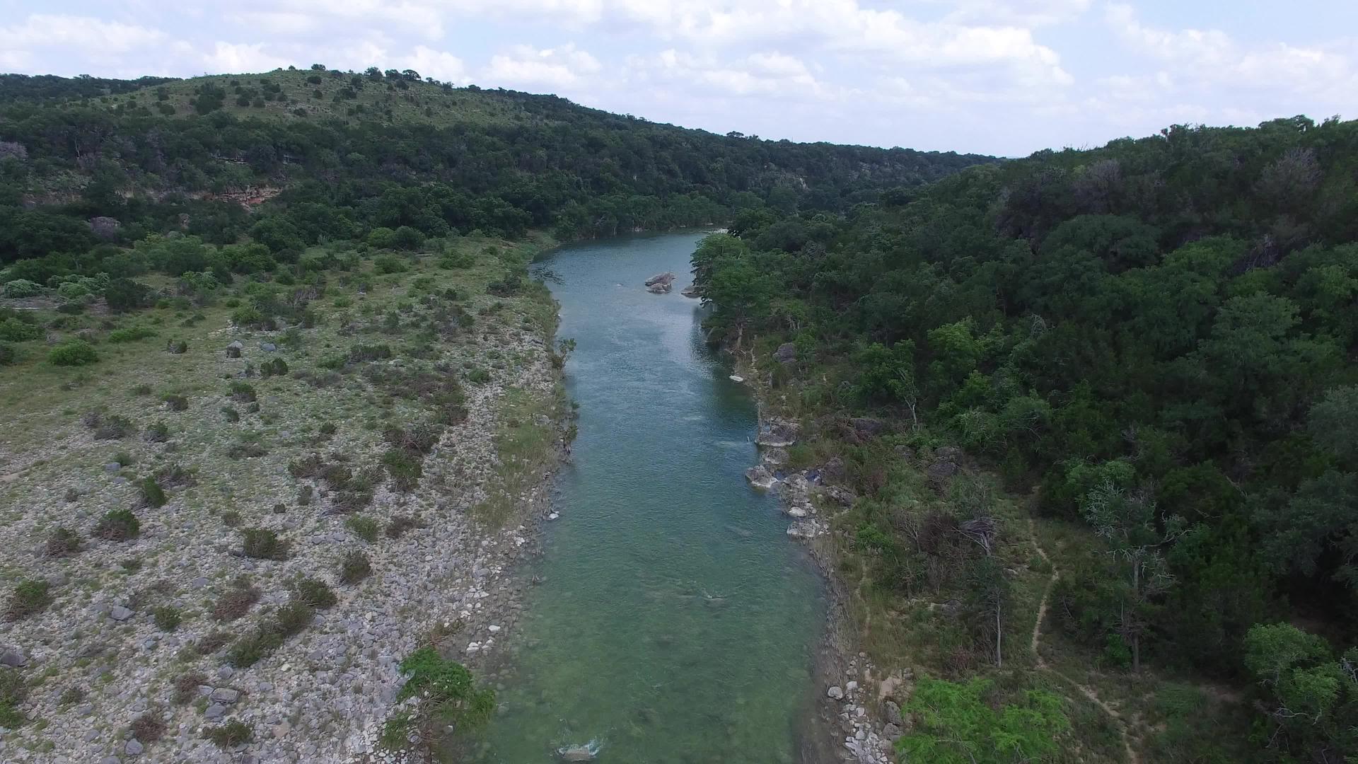飞越德克萨斯的河流视频的预览图