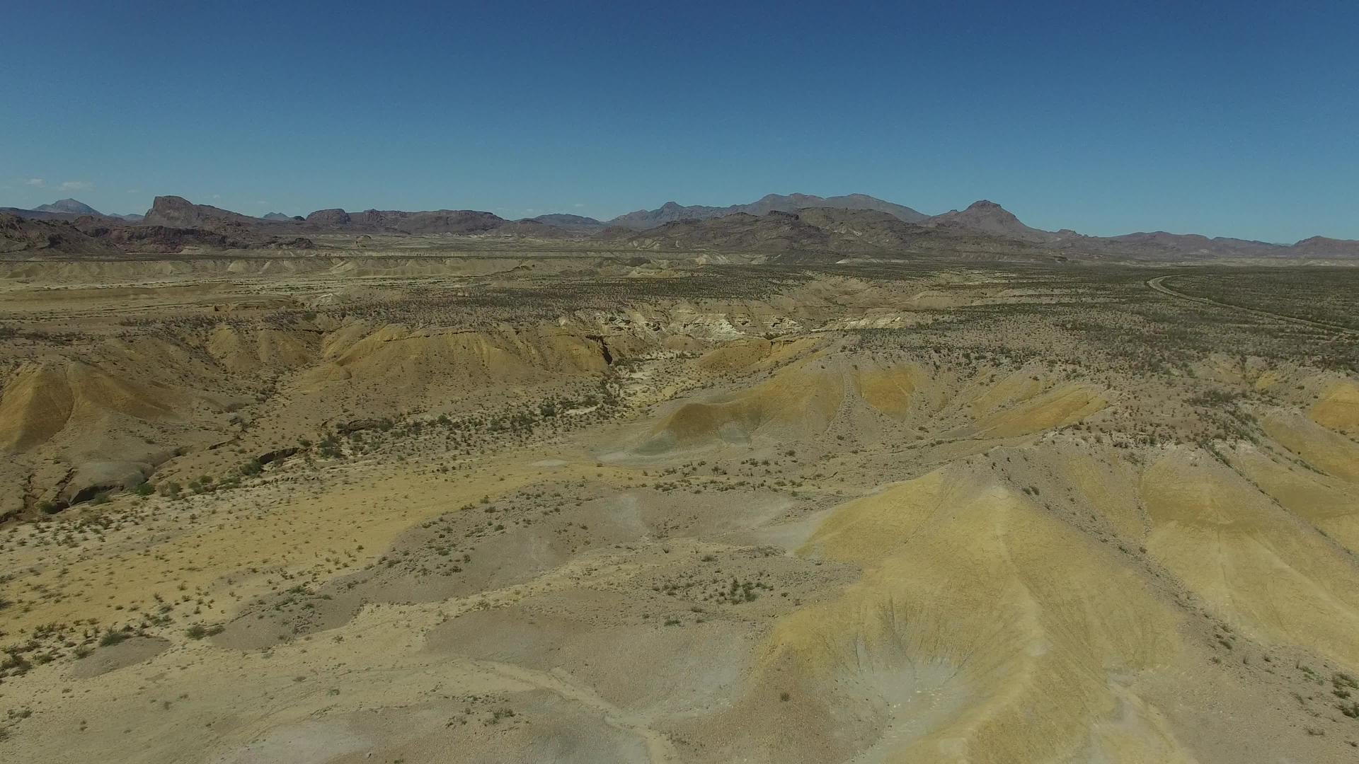 国家公园角弯曲外的空中飞行视频的预览图