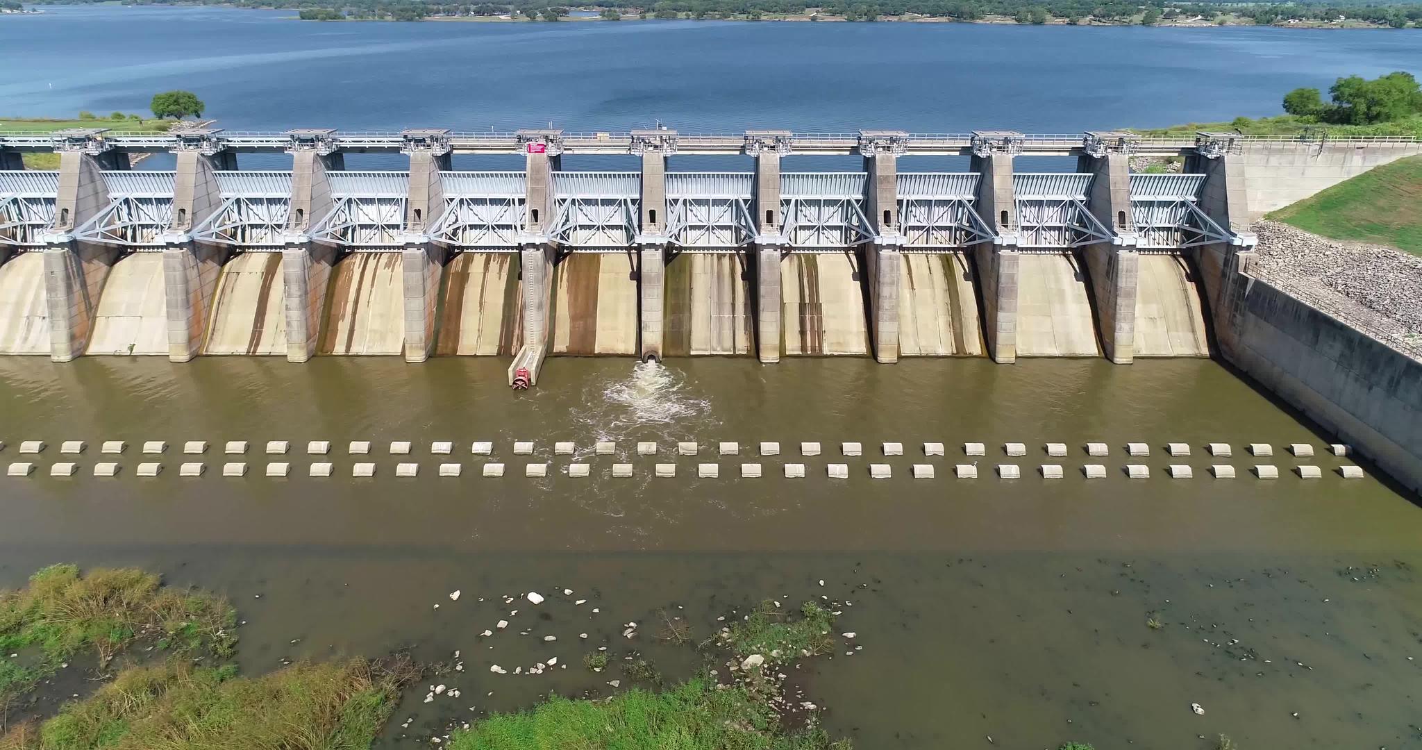 湖干大坝的空气视频视频的预览图