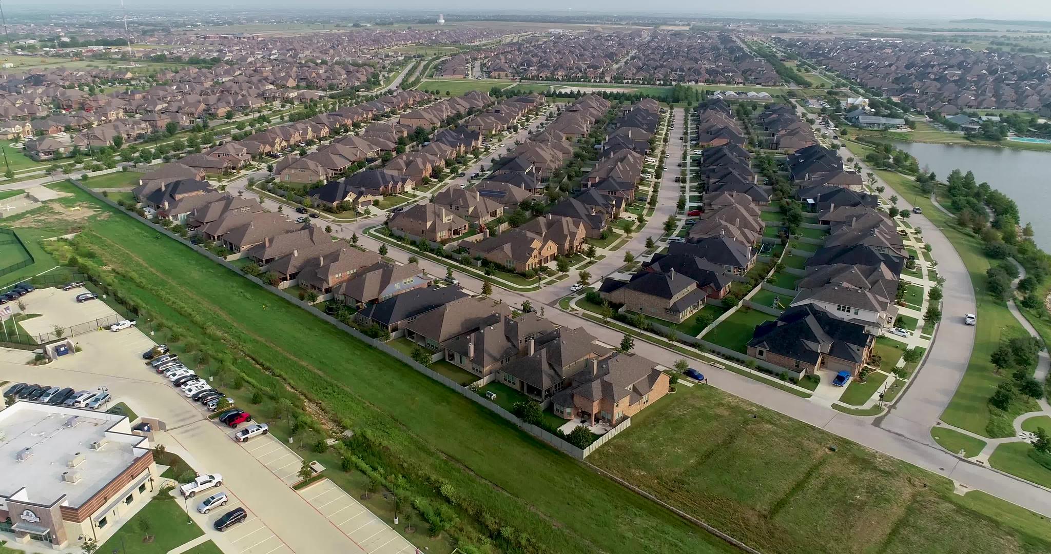北湖德克萨斯一个街区的空中视频视频的预览图