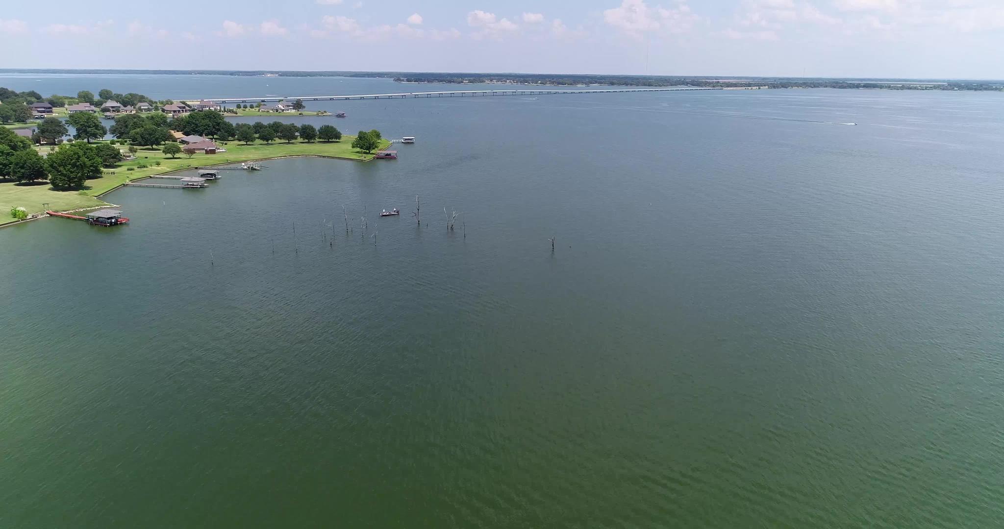 德克萨斯州的富饶区湖视频的预览图