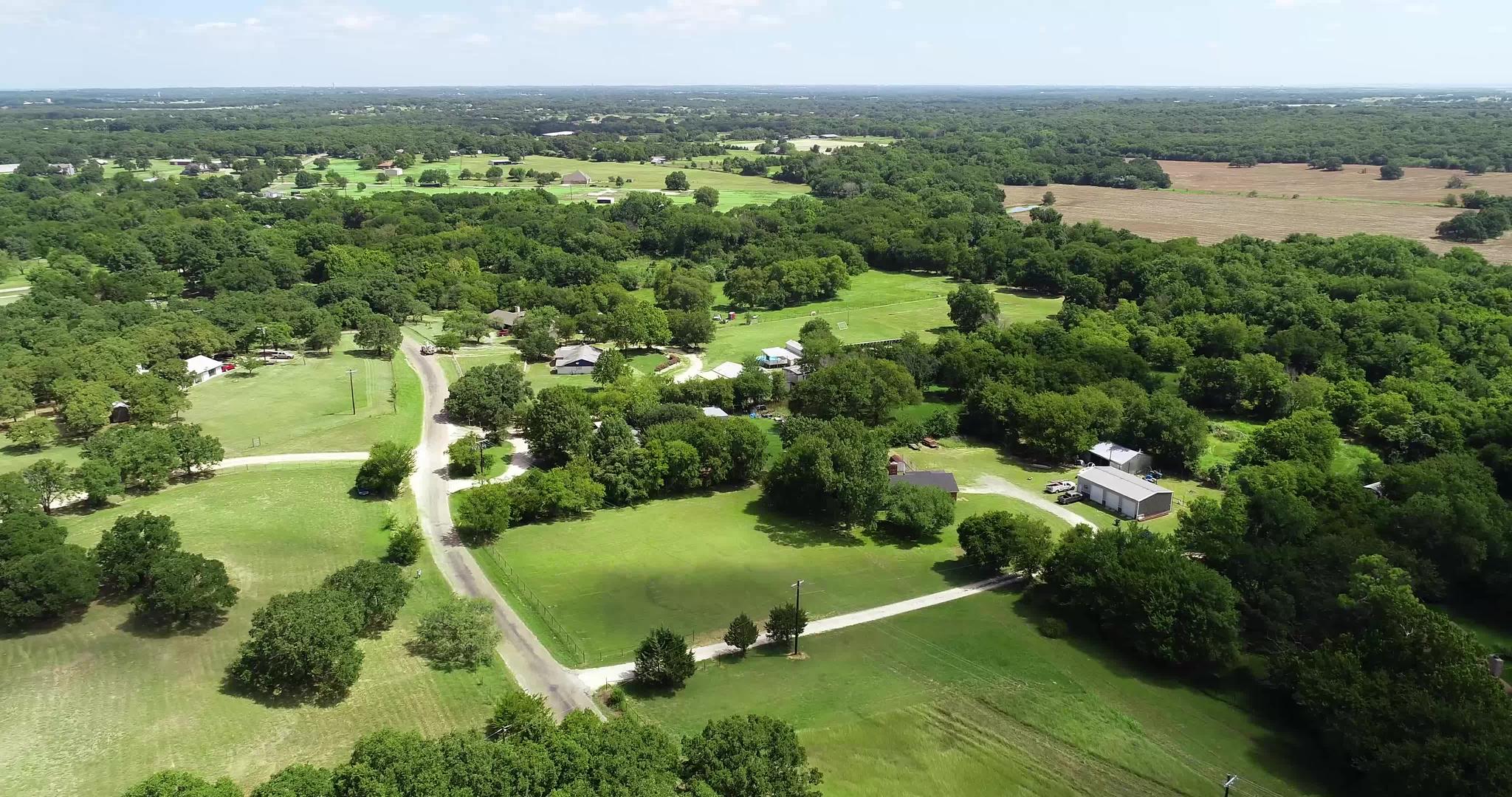 离开城市南端TexasFo试点空中录像视频的预览图