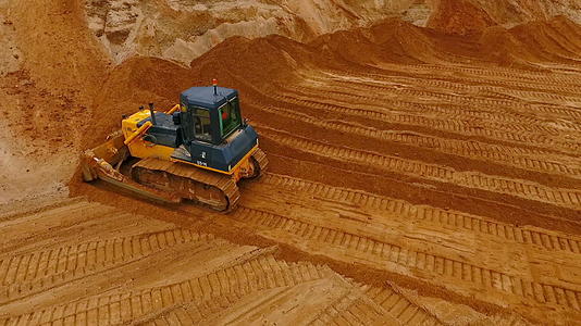采砂场推土机工作矿山机械建筑业视频的预览图