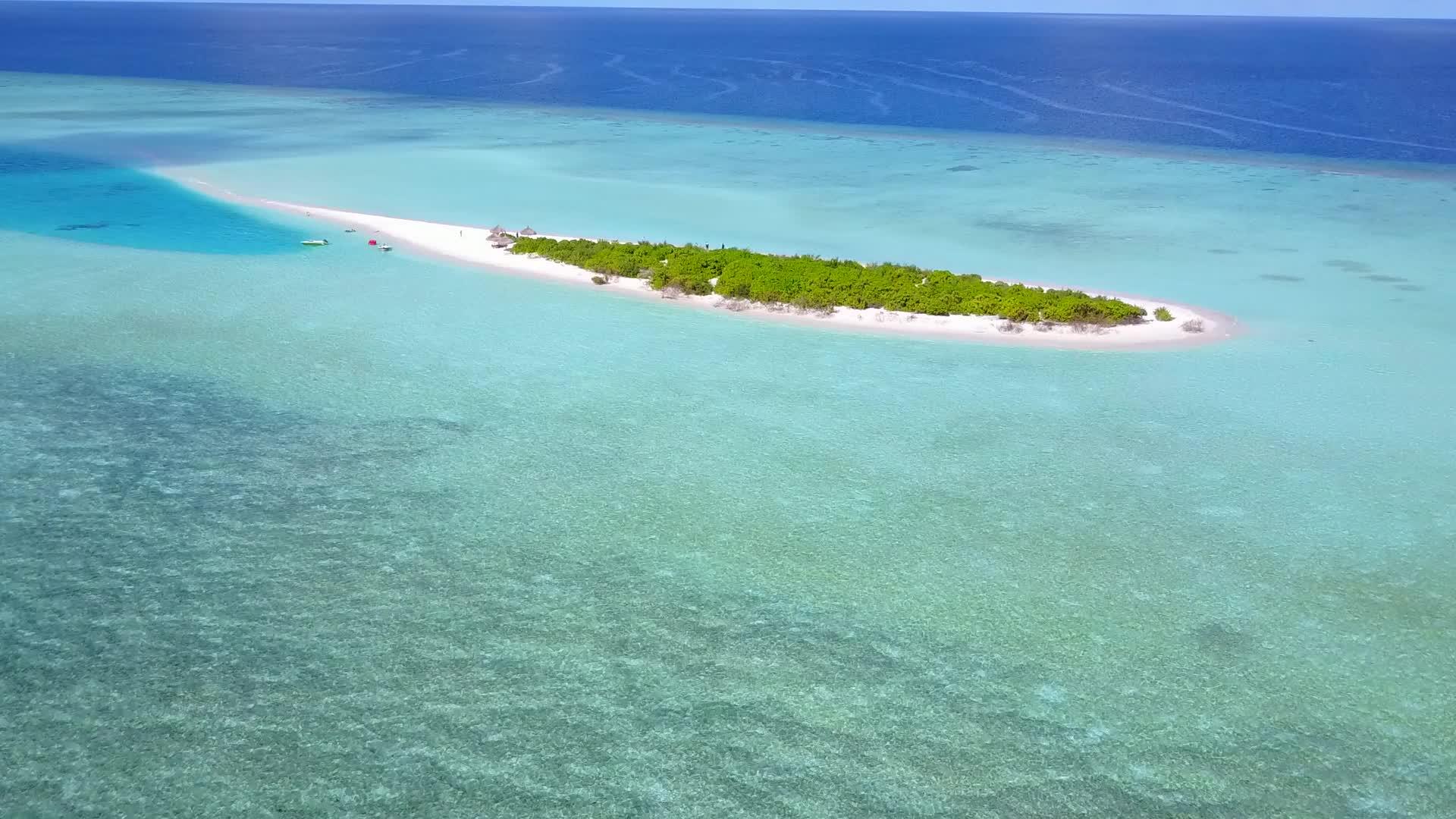 以水、蓝水、白沙底为起点的海滨旅行Aquablue视频的预览图