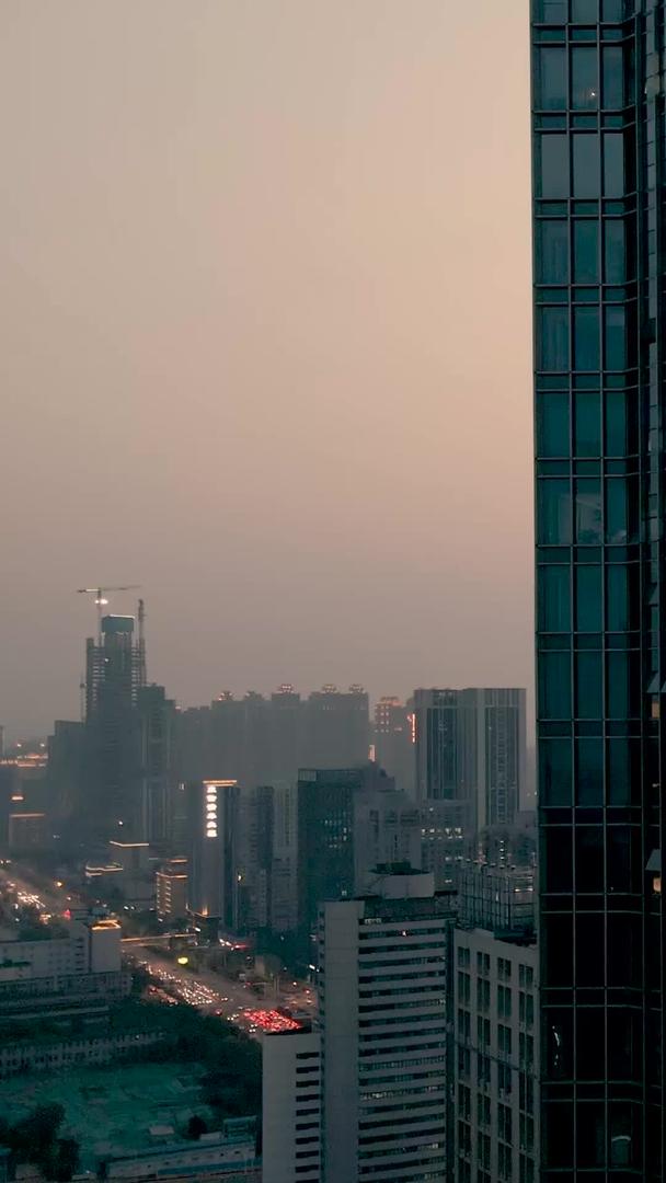 城市摩天大楼的视频素材航拍夜幕降临时刻视频的预览图