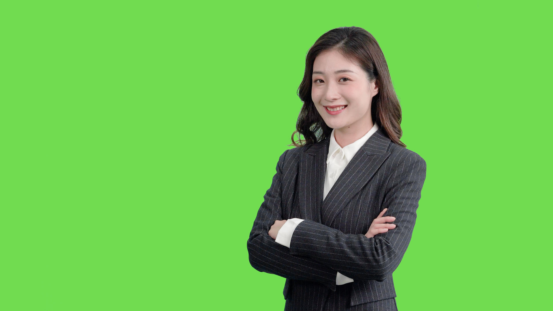 4k商务女生抱胸绿幕抠像视频视频的预览图