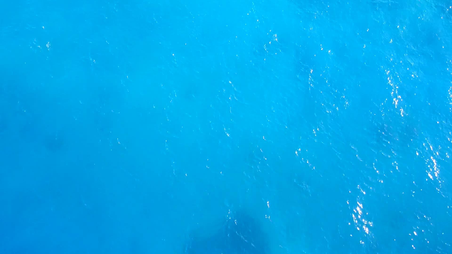 蓝海和白沙的天堂度假胜地视频的预览图