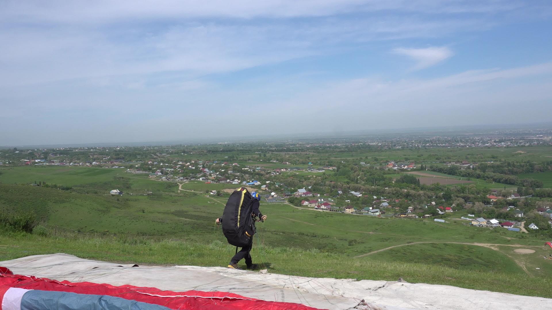 滑翔伞的开始视频的预览图