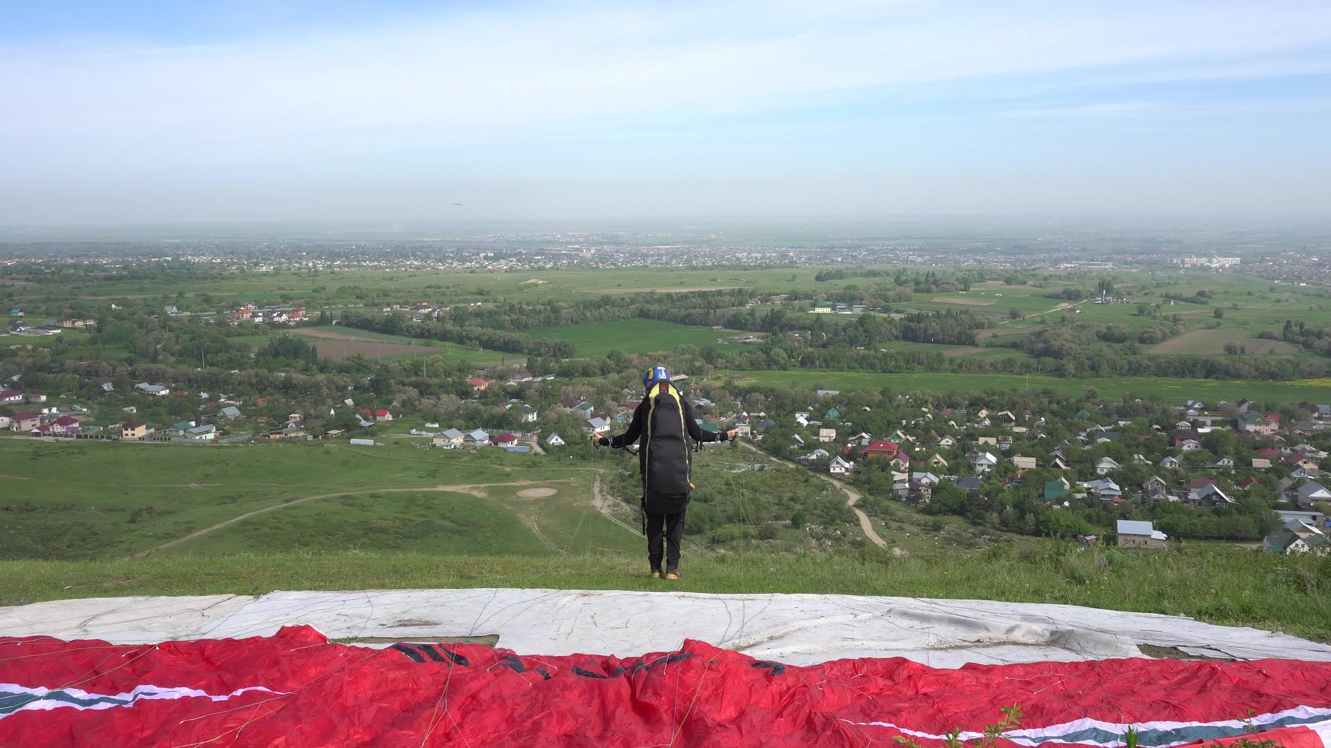 滑翔伞的开始视频的预览图