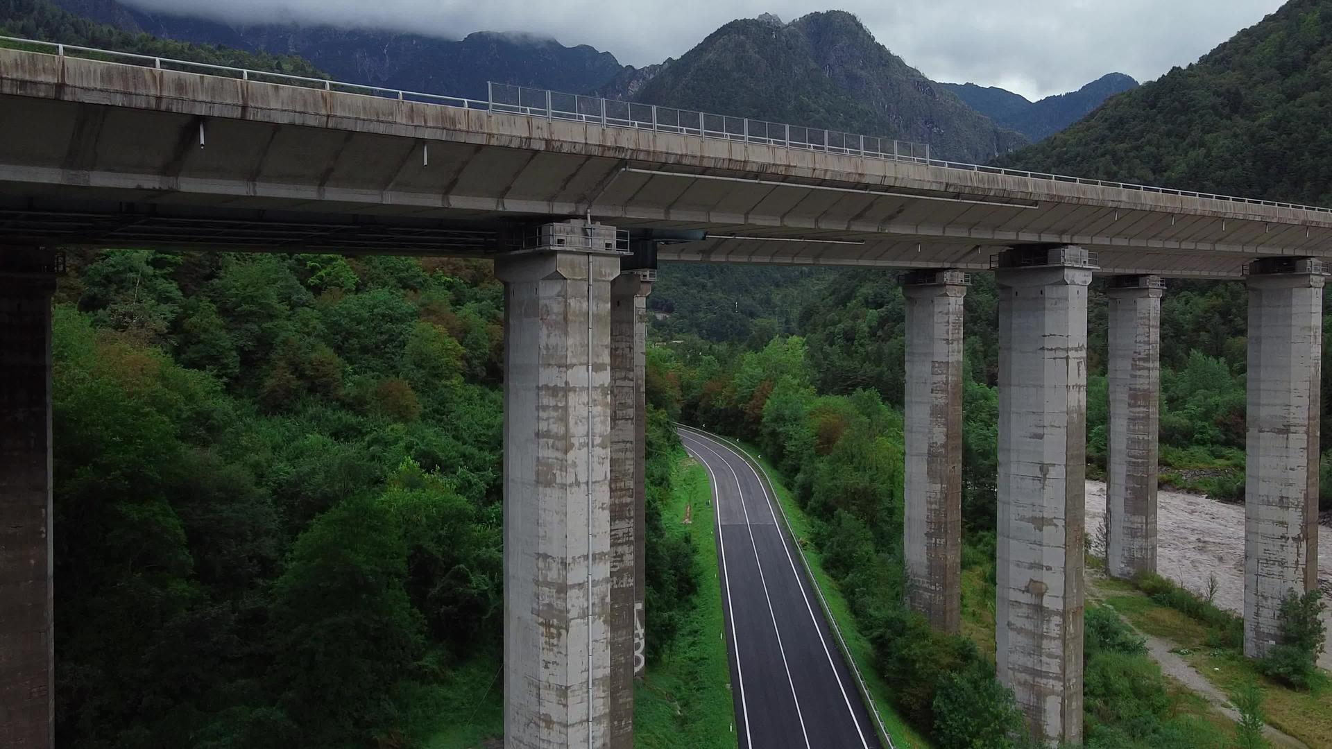 山中高桥的空气观察者视频的预览图