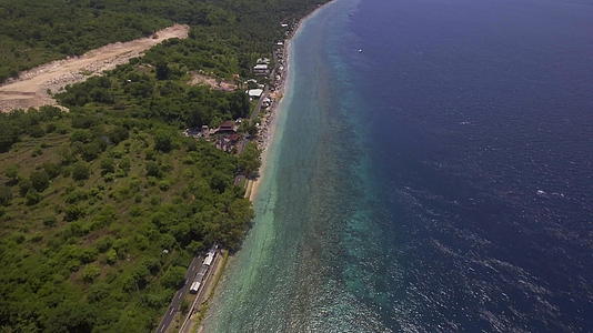 无数的海岸线飞越本岛视频的预览图