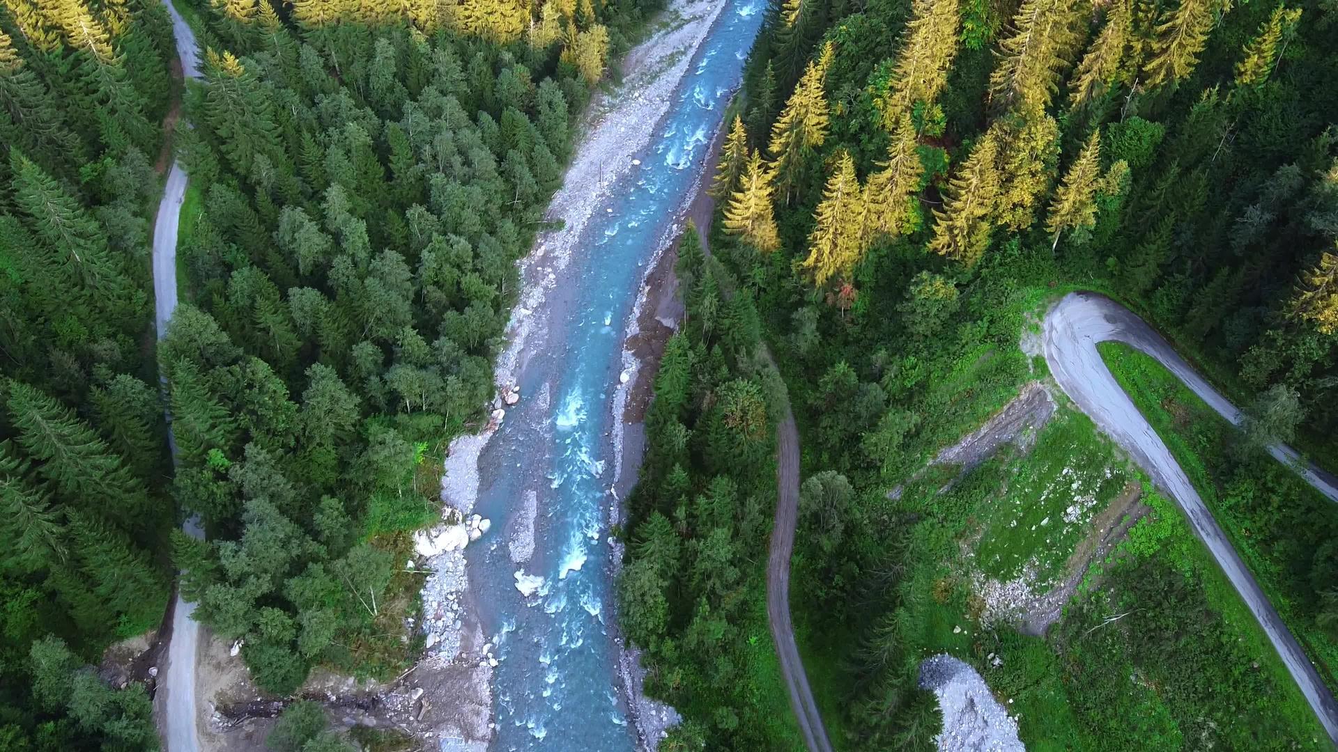 空中航向的山河视频的预览图