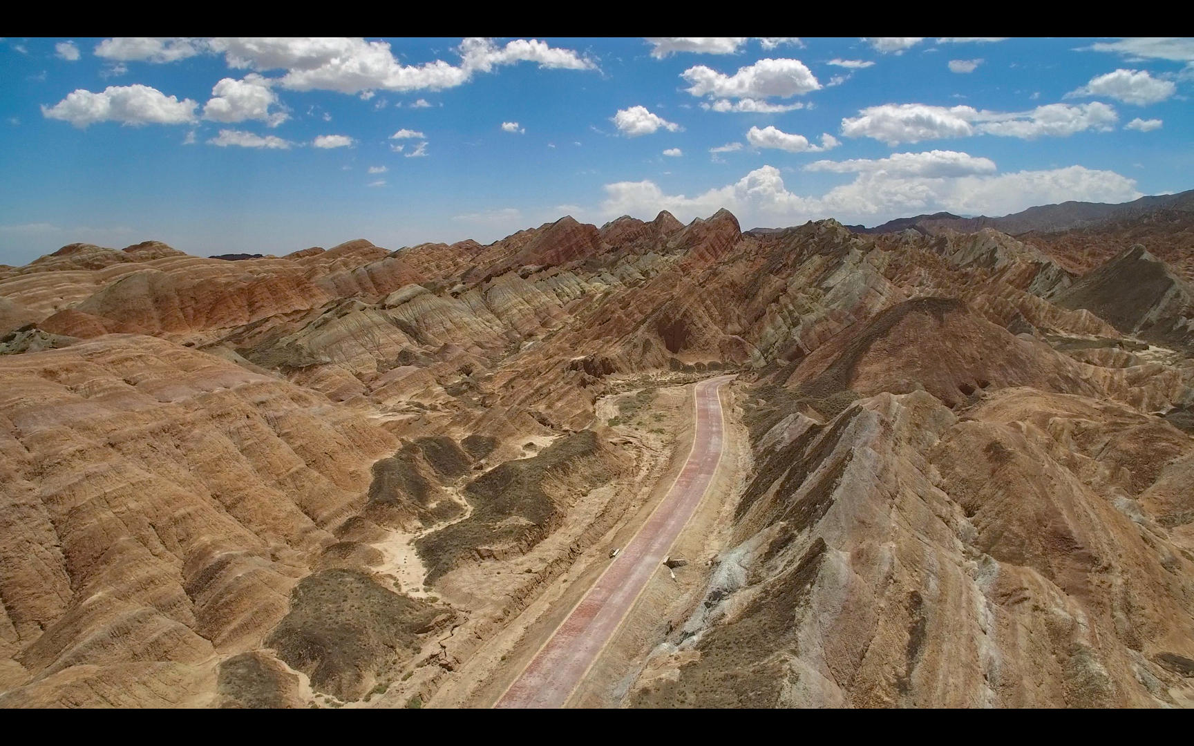 甘肃张掖丹霞国家地质公园4K航拍视频视频的预览图