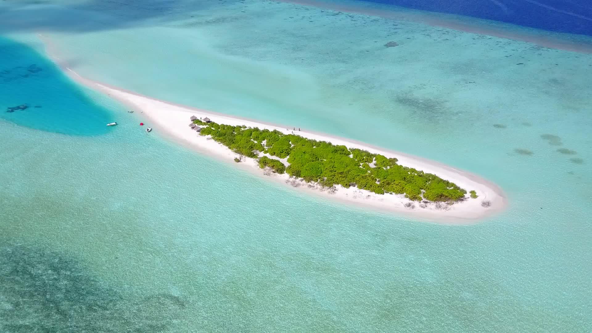 白沙背景蓝绿水豪华海景海滩时空无人机性质视频的预览图