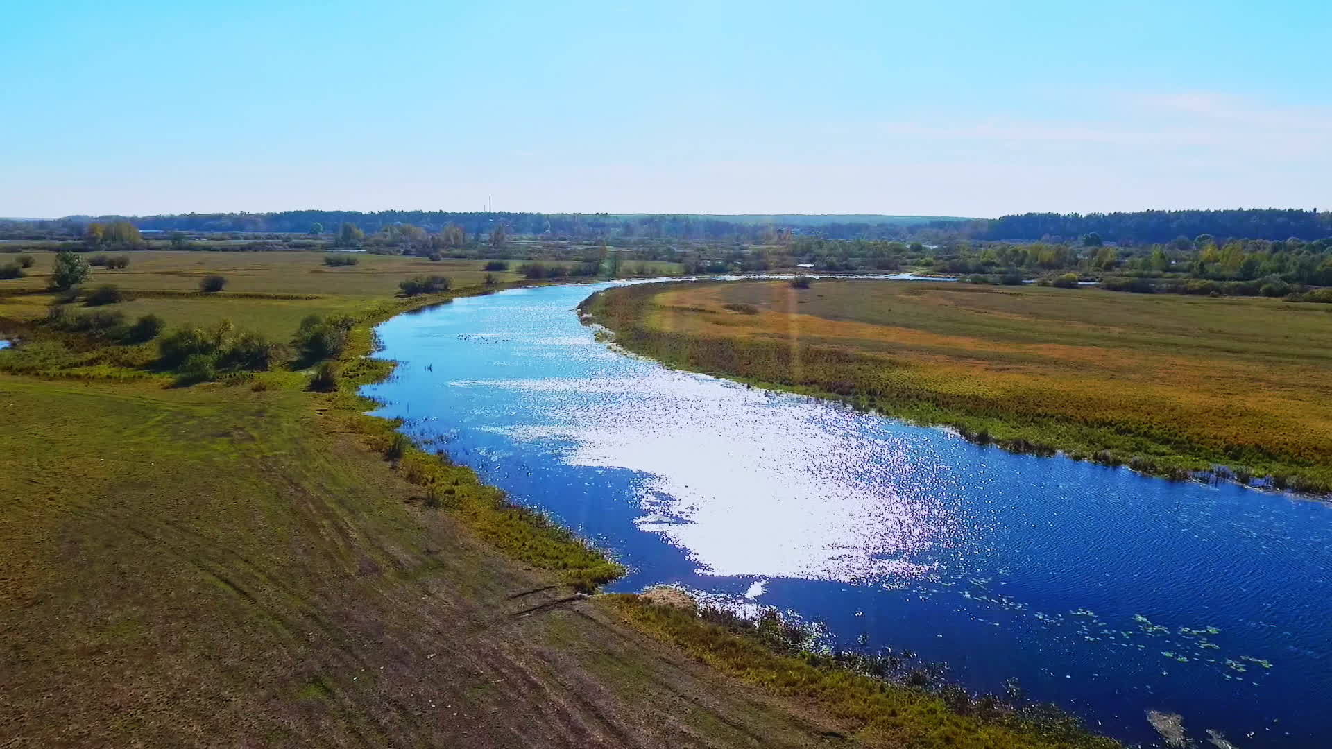 空中河流景观美丽的河流空中景观自然观视频的预览图