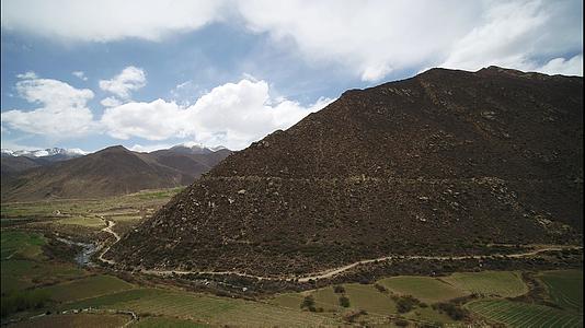 西藏雪山公路视频的预览图