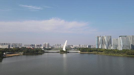 河南郑州龙子湖大桥航拍视频的预览图