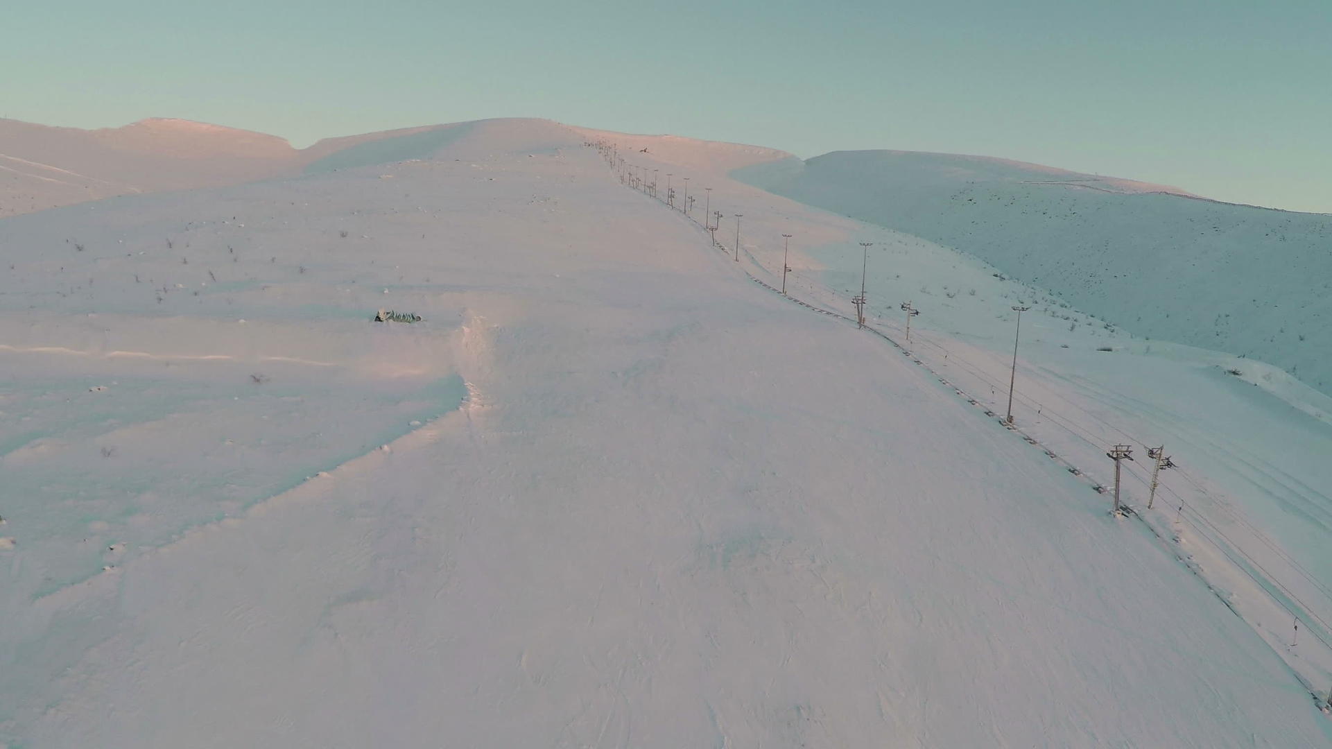空滑雪赛和起飞视频的预览图