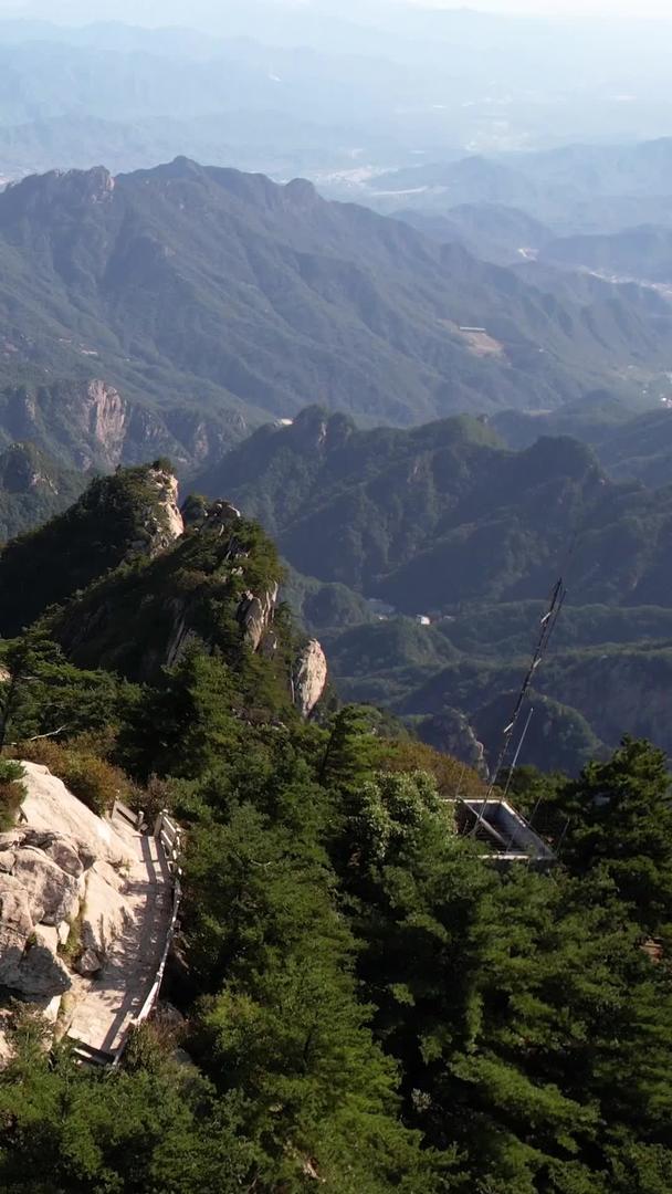河南尧山景航拍5A巨蛙峰视频视频的预览图