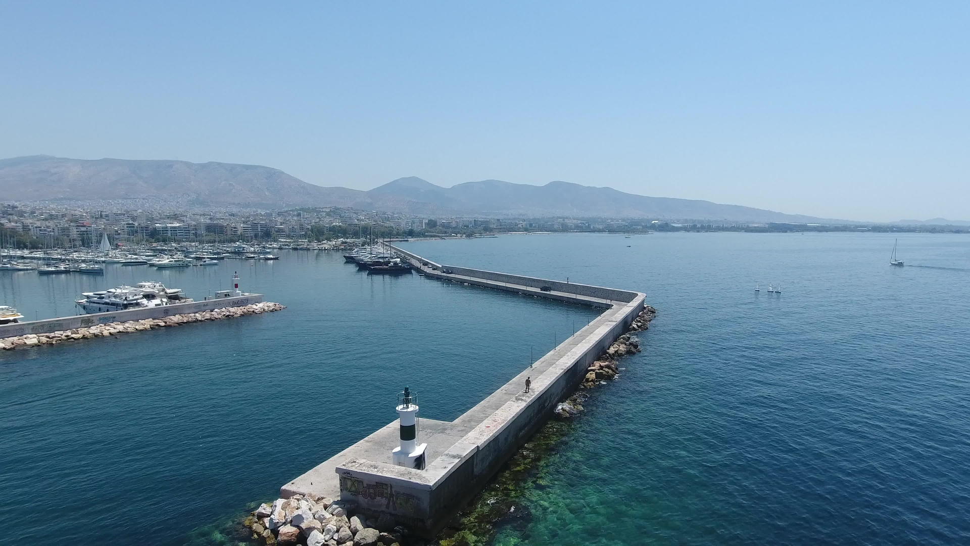 Alimos码头入口的空中视图安装在雅典视频的预览图