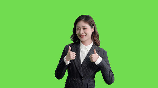 4k商务女生双手点赞动作绿幕抠像视频视频的预览图
