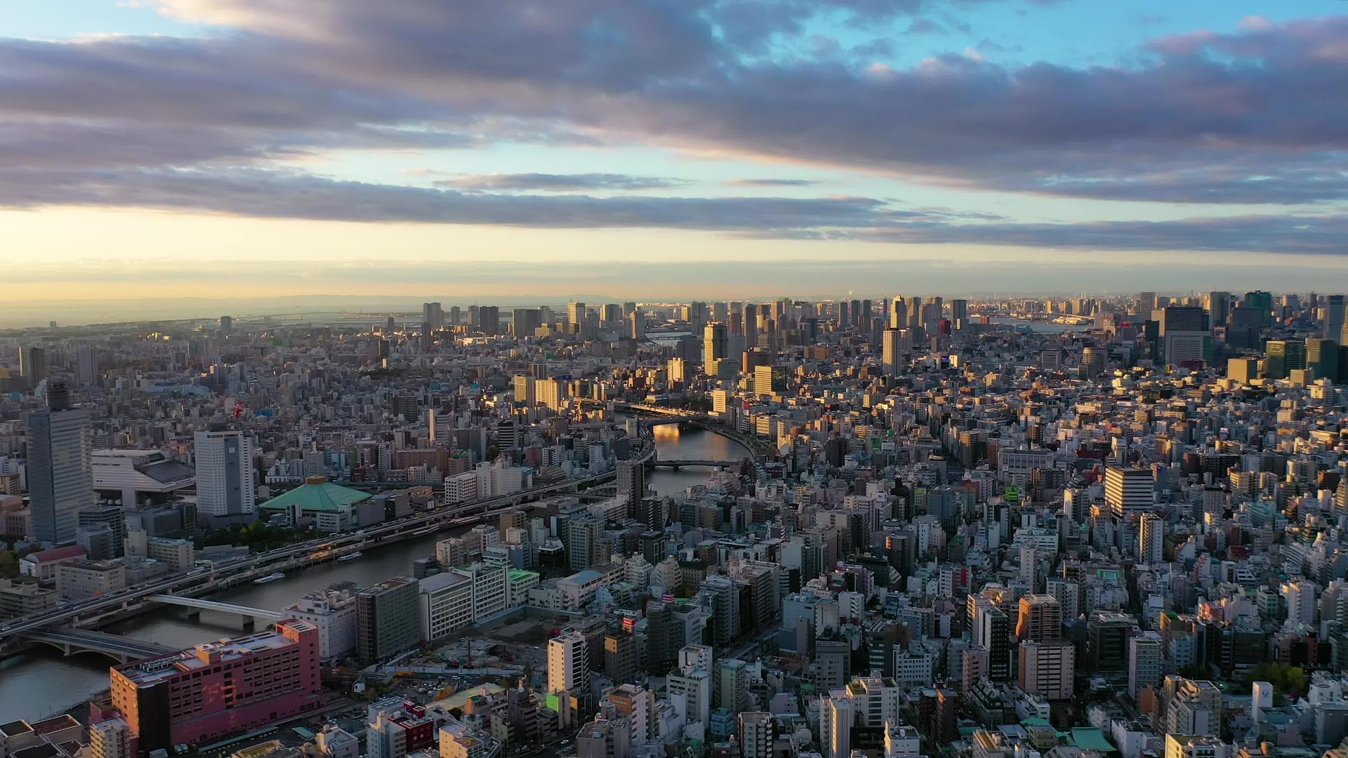 日本在东京城市建筑日出时视频的预览图