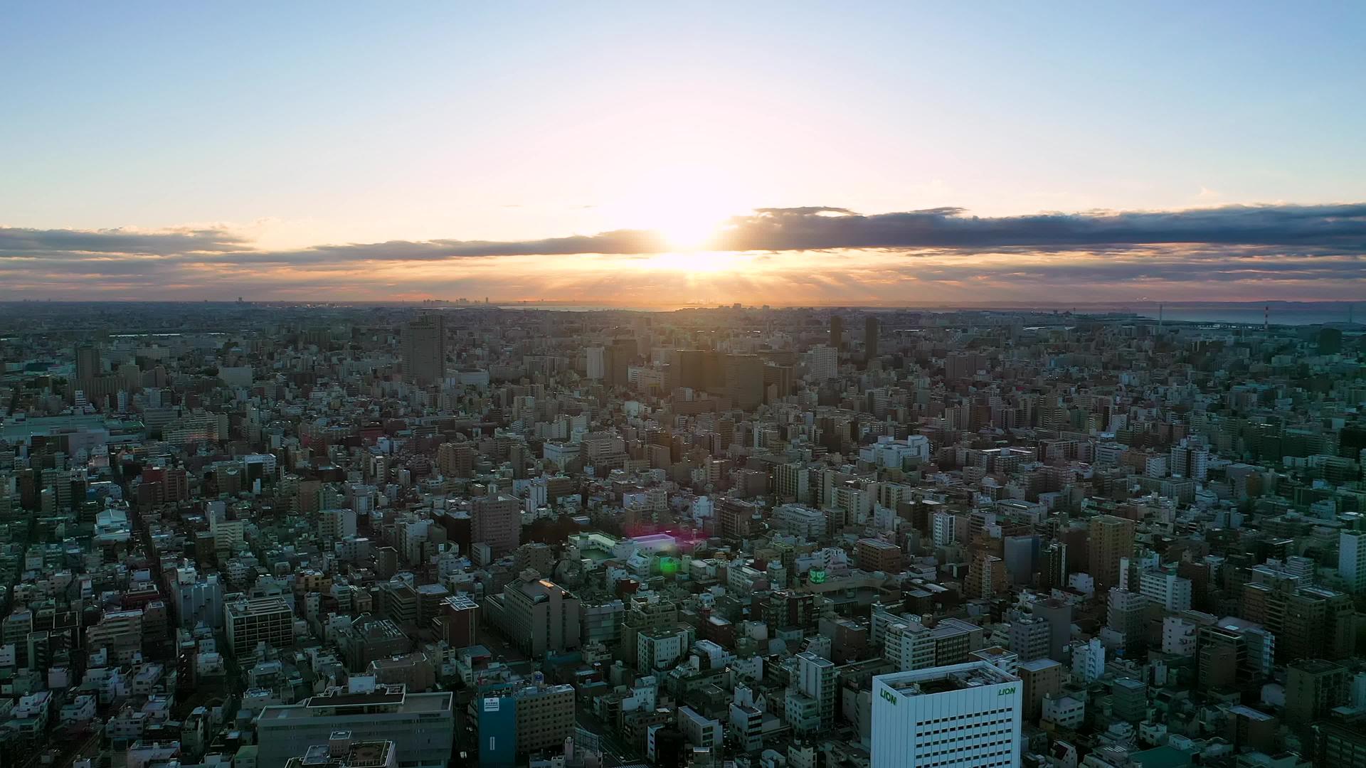 日本在东京城市建筑日出时视频的预览图