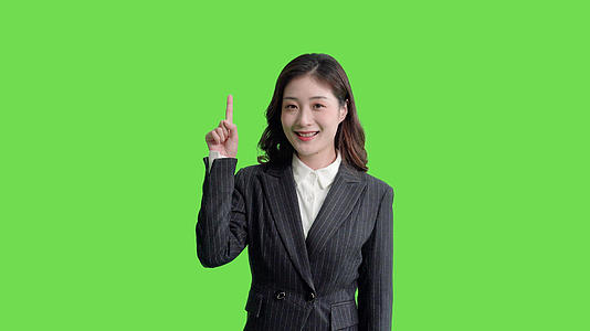 4k商务女性举起手指动作好点子绿幕抠像视频视频的预览图