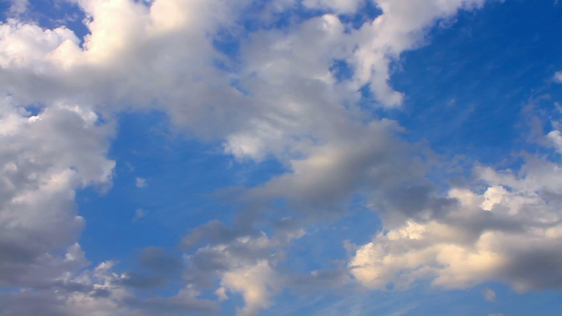 云在蓝天上漂浮了30秒30秒fps高清延时云景镜头视频的预览图