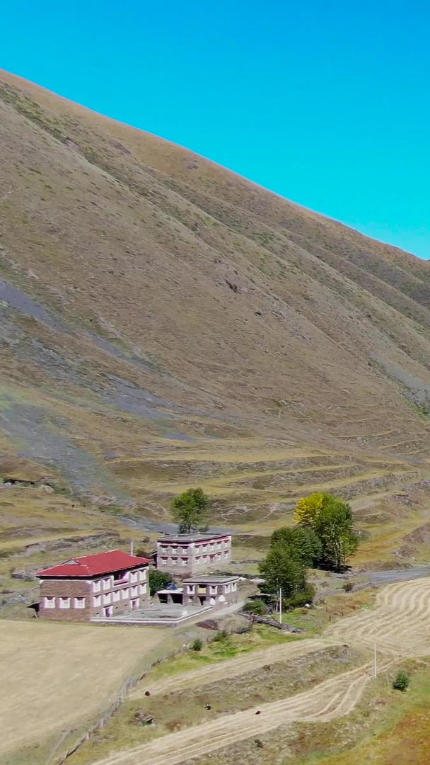 四川甘孜藏族自治州高原风景视频的预览图